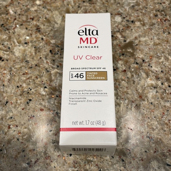 NEW EltaMD UV Clear Broad-Spectrum SPF 46 - Tinted - Picture 5 of 7